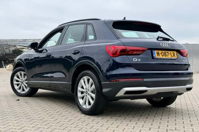Audi Q3 (2021) thumbnail 3