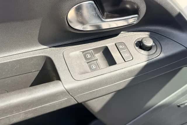 SEAT Mii (2015) thumbnail 5