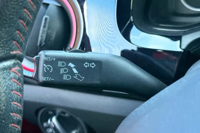 SEAT Mii (2016) thumbnail 5