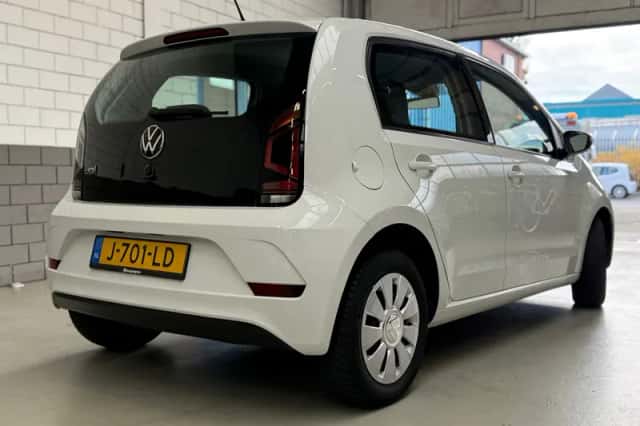 Volkswagen Up! (2020) thumbnail 2