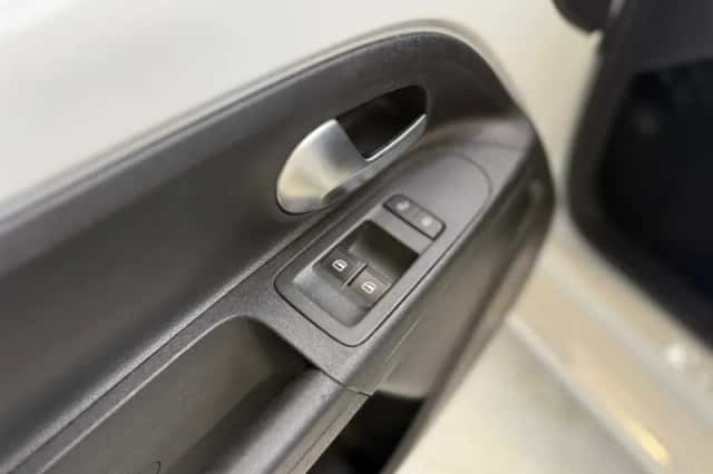 Volkswagen Up! (2020) thumbnail 5