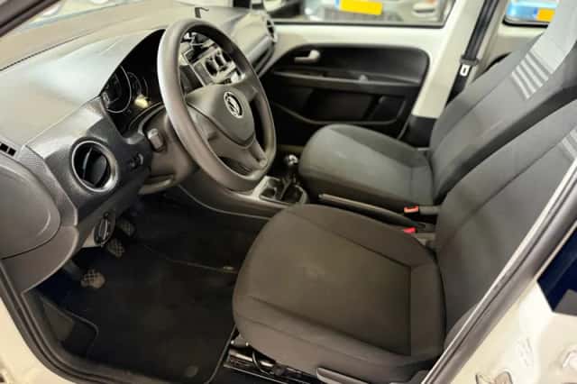 Volkswagen Up! (2020) thumbnail 6