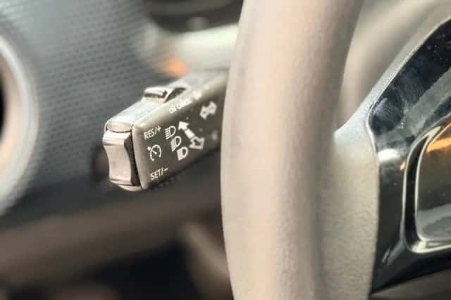 Volkswagen Up! (2018) thumbnail 6