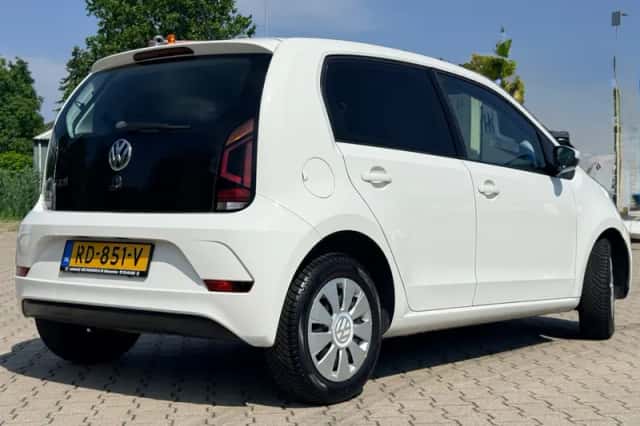 Volkswagen Up! (2017) thumbnail 2