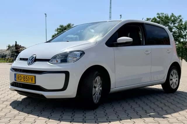 Volkswagen Up! (2017) thumbnail 4