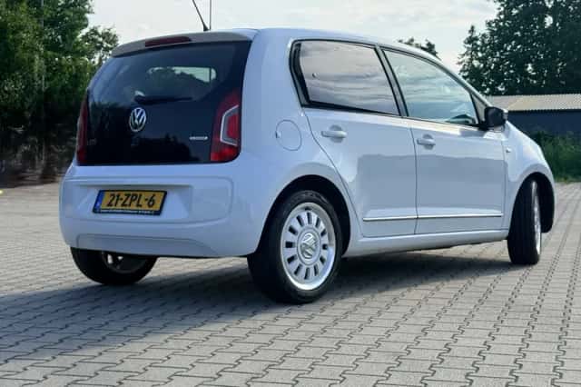 Volkswagen Up! (2013) thumbnail 2