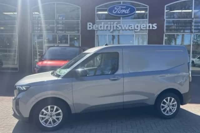 Ford Transit Courier (2023) thumbnail 1