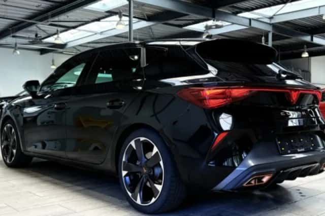 CUPRA Leon (2025) thumbnail 3
