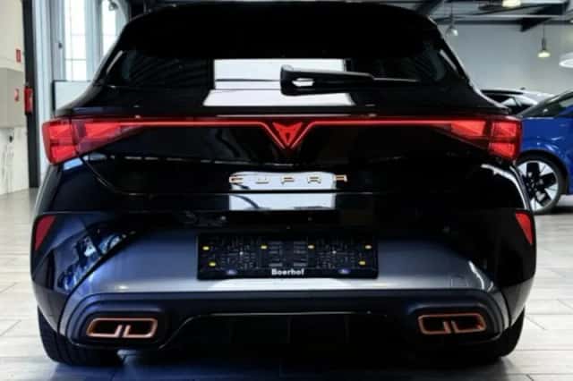 CUPRA Leon (2025) thumbnail 4