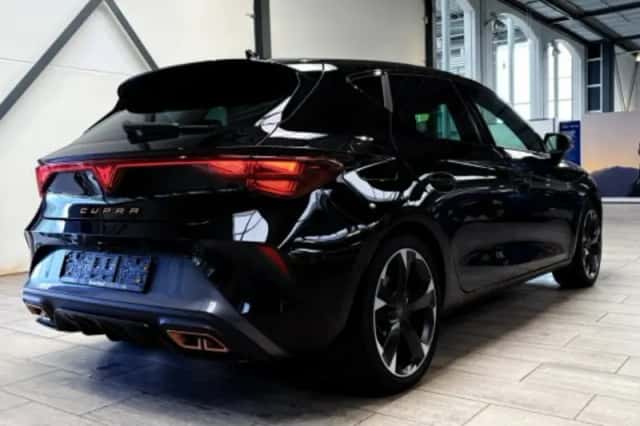 CUPRA Leon (2025) thumbnail 5