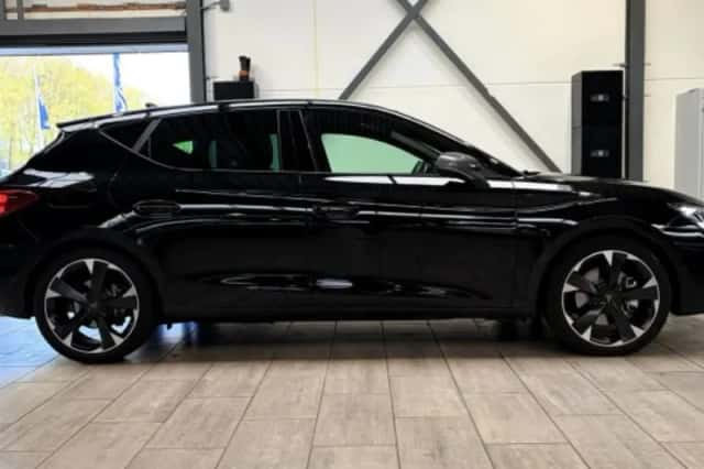 CUPRA Leon (2025) thumbnail 6