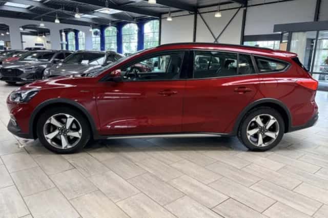 Ford Focus (2019) thumbnail 2