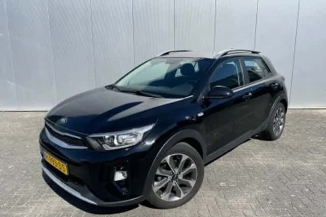 Kia Stonic (2023) thumbnail 3