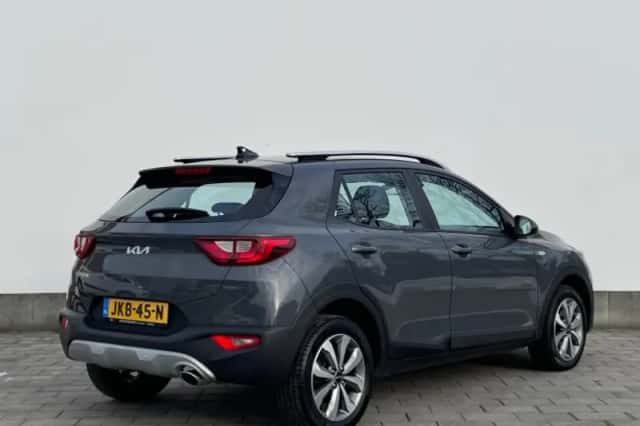 Kia Stonic (2023) thumbnail 4