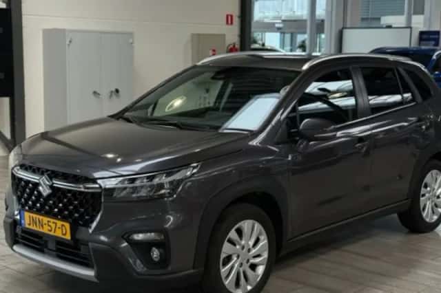 Suzuki S-Cross (2023) thumbnail 1