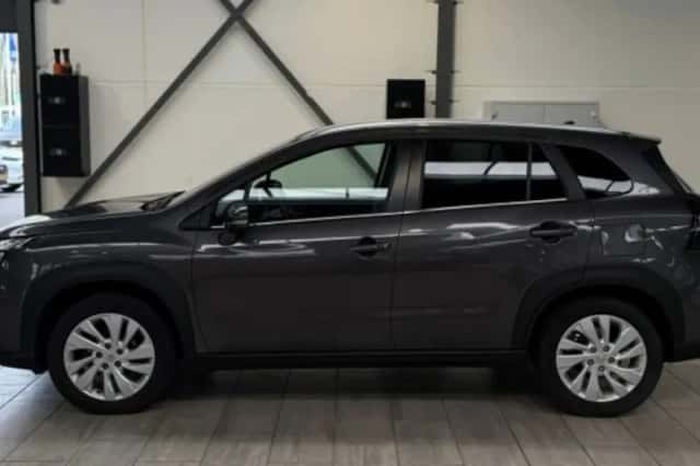 Suzuki S-Cross (2023) thumbnail 2