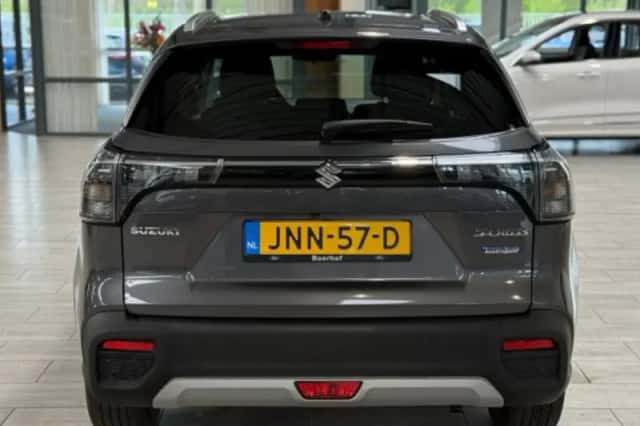 Suzuki S-Cross (2023) thumbnail 4