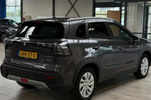 Suzuki S-Cross (2023) thumbnail 5