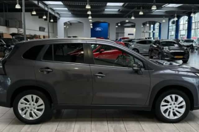 Suzuki S-Cross (2023) thumbnail 6