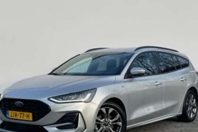 Ford Focus (2023) thumbnail 3
