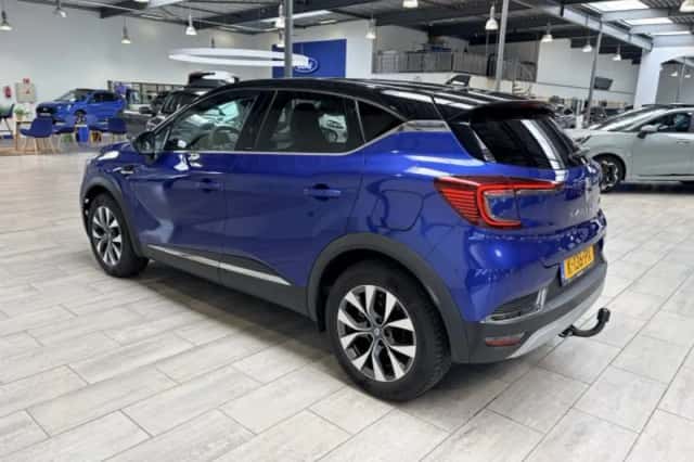 Renault Captur (2021) thumbnail 3