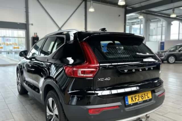 Volvo XC40 (2023) thumbnail 2