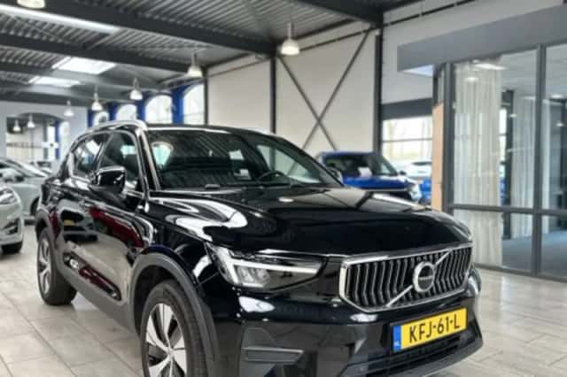 Volvo XC40 (2023) thumbnail 3