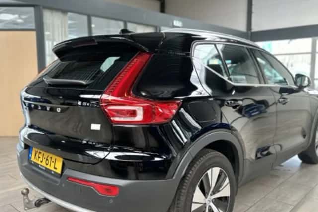 Volvo XC40 (2023) thumbnail 4
