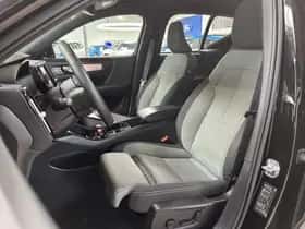 Volvo XC40 (2023) thumbnail 7