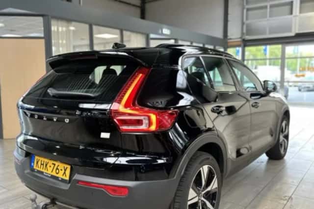 Volvo XC40 (2022) thumbnail 3