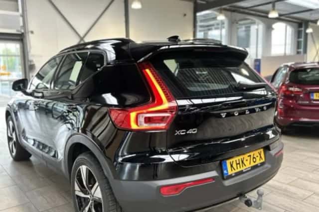 Volvo XC40 (2022) thumbnail 4