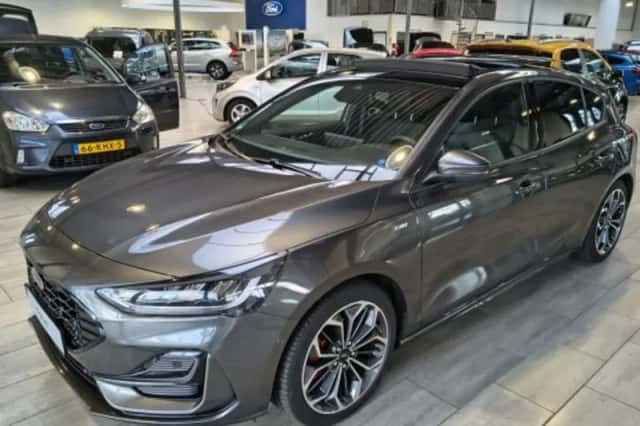 Ford Focus (2025) thumbnail 1