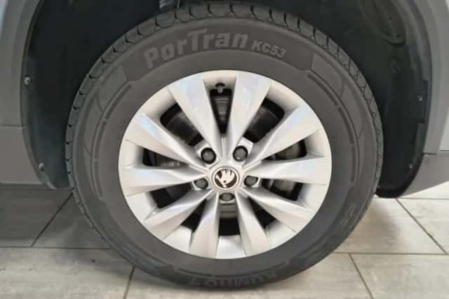 Škoda Karoq (2023) thumbnail 4