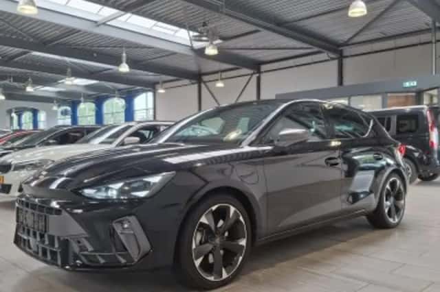CUPRA Leon (2025) thumbnail 2