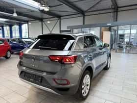 Volkswagen T-Roc (2025) thumbnail 4