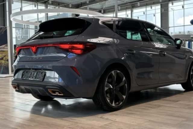 CUPRA Leon (2025) thumbnail 5