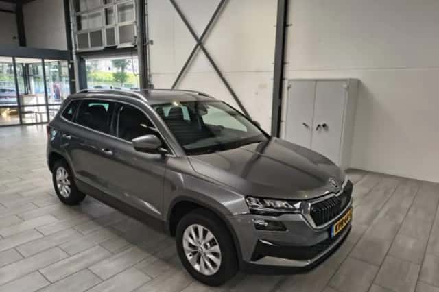 Škoda Karoq (2023) thumbnail 2
