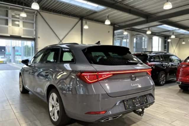 SEAT Leon (2025) thumbnail 2
