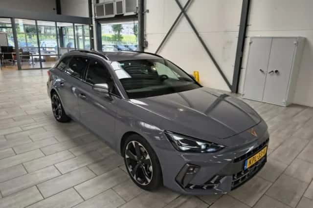 CUPRA Leon Sportstourer (2025) thumbnail 1