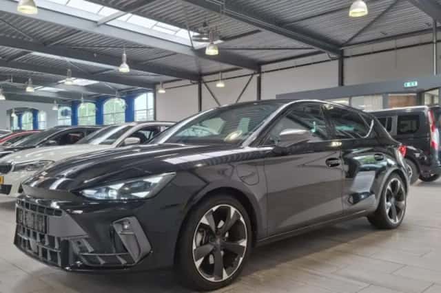 CUPRA Leon (2025) thumbnail 1