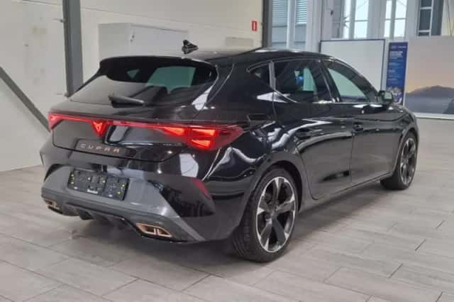 CUPRA Leon (2025) thumbnail 4