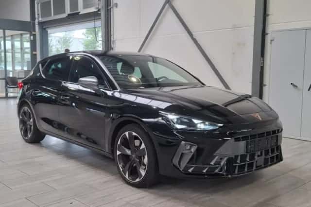 CUPRA Leon (2025) thumbnail 5