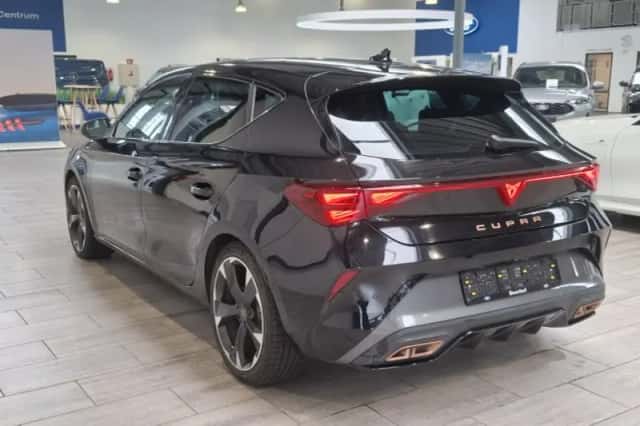 CUPRA Leon (2025) thumbnail 2