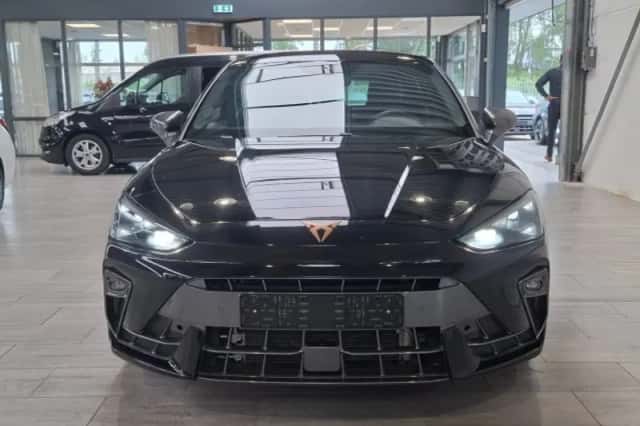 CUPRA Leon (2025) thumbnail 6