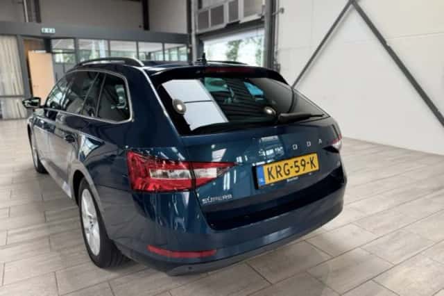 Škoda Superb (2023) thumbnail 2