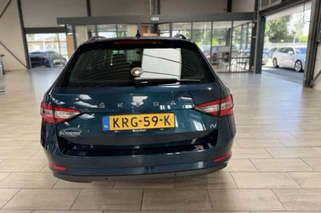 Škoda Superb (2023) thumbnail 3