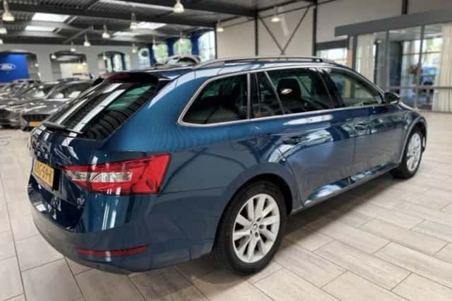 Škoda Superb (2023) thumbnail 5