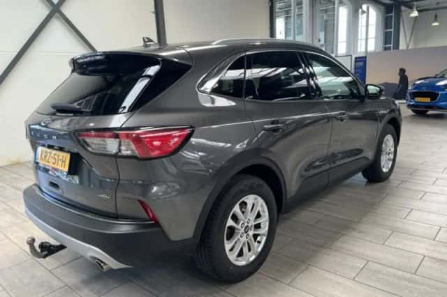 Ford Kuga (2022) thumbnail 4