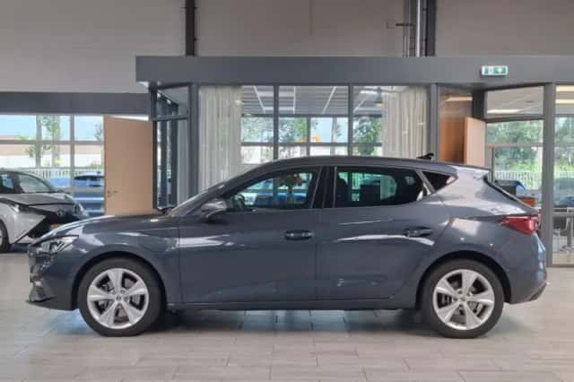 SEAT Leon (2025) thumbnail 2