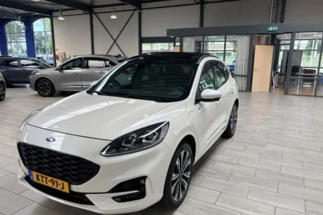 Ford Kuga (2021) thumbnail 1